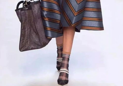 2018這些衣服過時了，誰穿誰丑